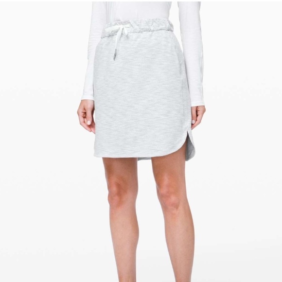 Lululemon On the Fly  Skirt *Woven - Size 6 - Picture 3 of 14